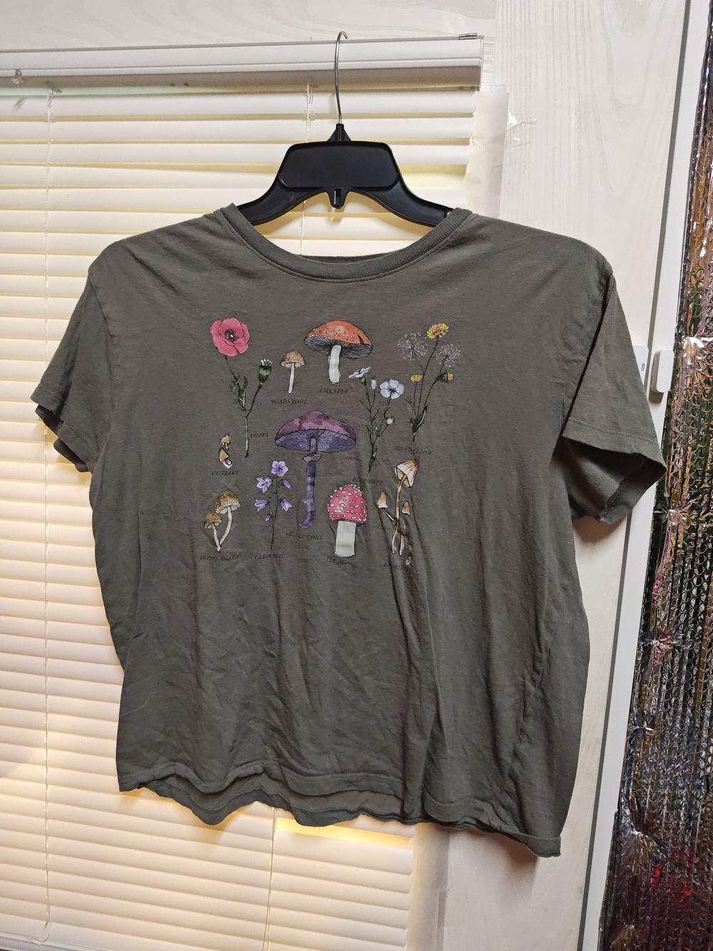 Women's Olive Graphic Mushroom Tee - Floral & Fungi Print